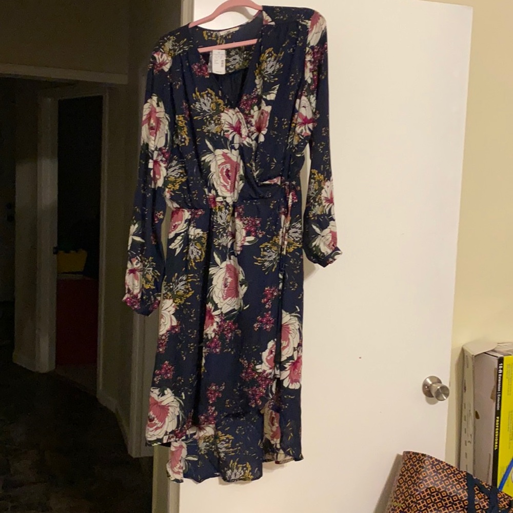 Beautiful flower dress by maurices size 1